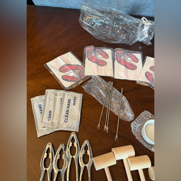 24pc Lobster Bake Crab Shellfish Seafood Tool Kit - for 4 w/Mallets and Crackers - Picture 5 of 9